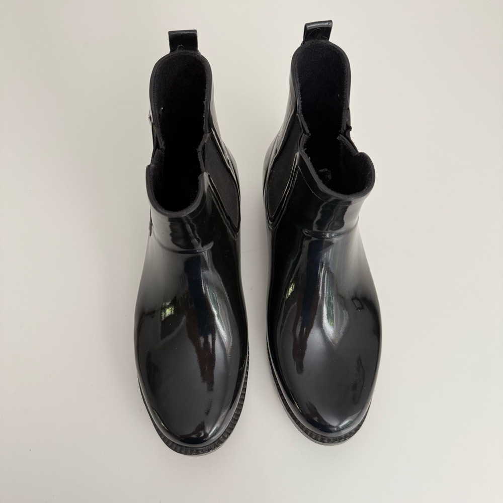 Michael Kors Women’s Black Glossy Patent Chelsea Rain Boots Logo Ankle Size 8M - Picture 3 of 6